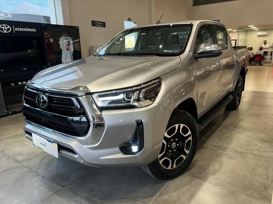 TOYOTA HILUX 2.8 D-4D TURBO DIESEL CD SRX 4X4 AUTOMÁTICO